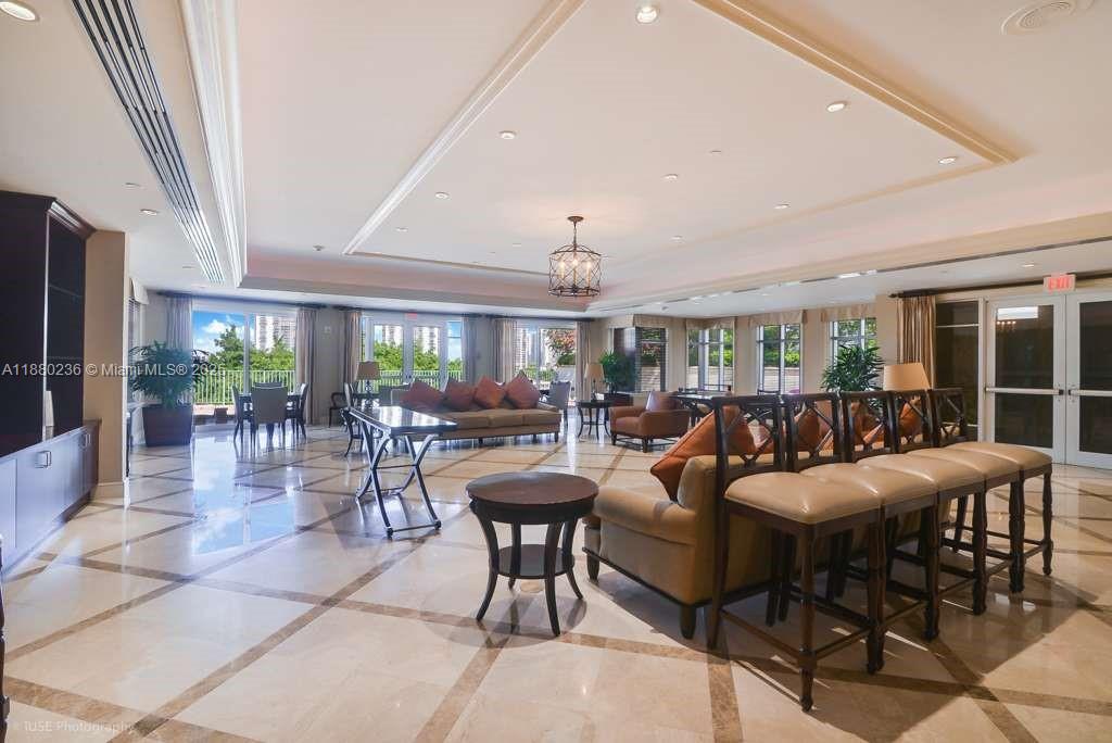 TURNBERRY VLG NO TOWER CO - Residential Lease