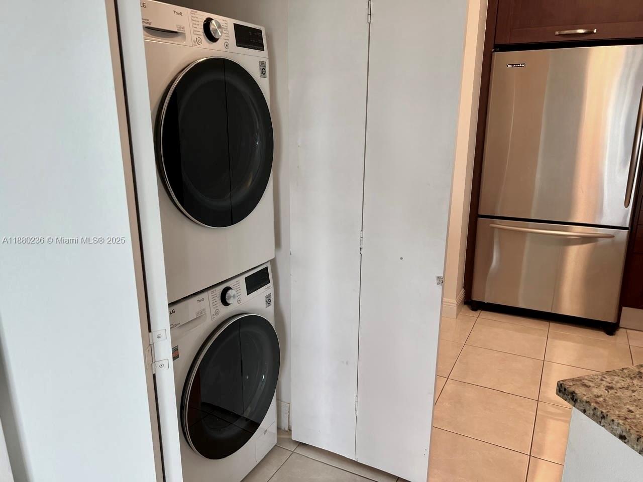 TURNBERRY VLG NO TOWER CO - Residential Lease