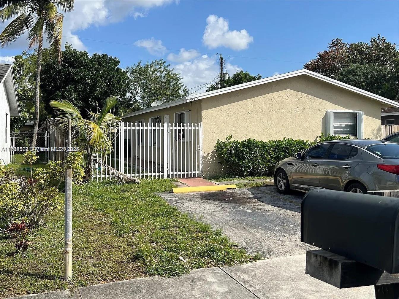 Discover this beautifully maintained 2-bedroom, 1-bath rental in a prime Fort Lauderdale location. This charming home offers a spacious living area and convenient access to major highways and public transportation, making it ideal for those seeking comfort and ease in a vibrant setting.
Tenant responsible for electric, cable, and internet. Water is included, paid by the landlord.
Available starting July 15th!