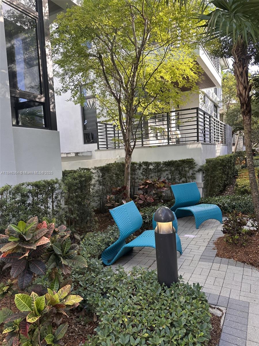 DOWNTOWN DORAL SOUTH PHASE - Residential Lease