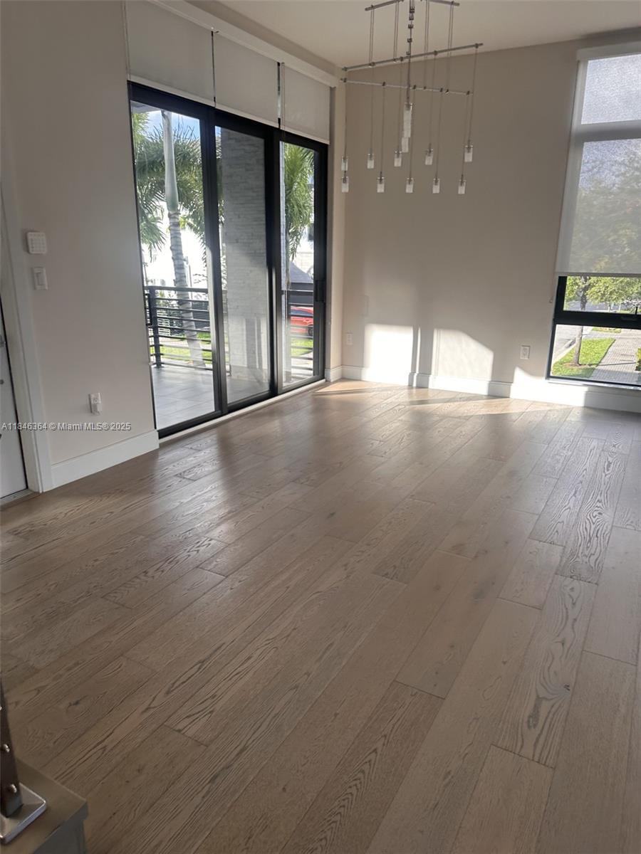 DOWNTOWN DORAL SOUTH PHASE - Residential Lease