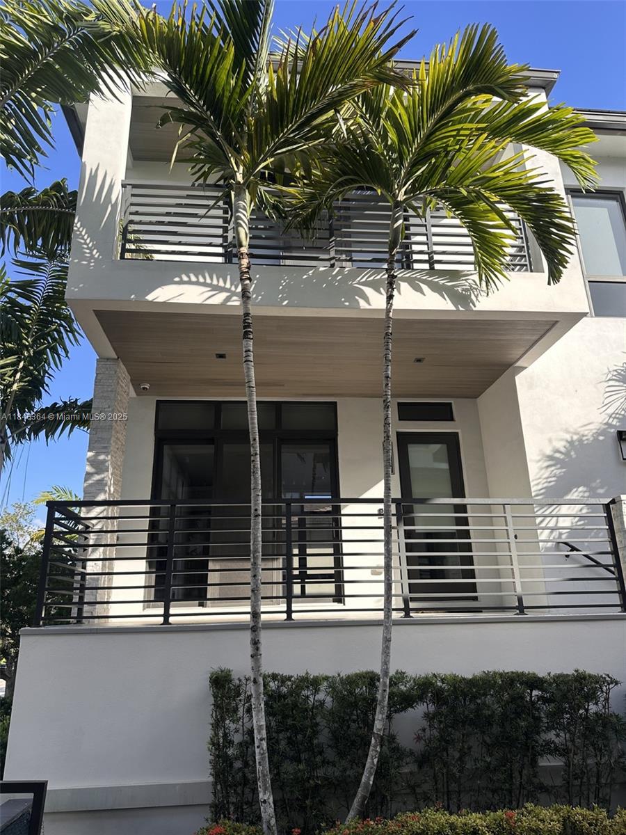 DOWNTOWN DORAL SOUTH PHASE - Residential Lease
