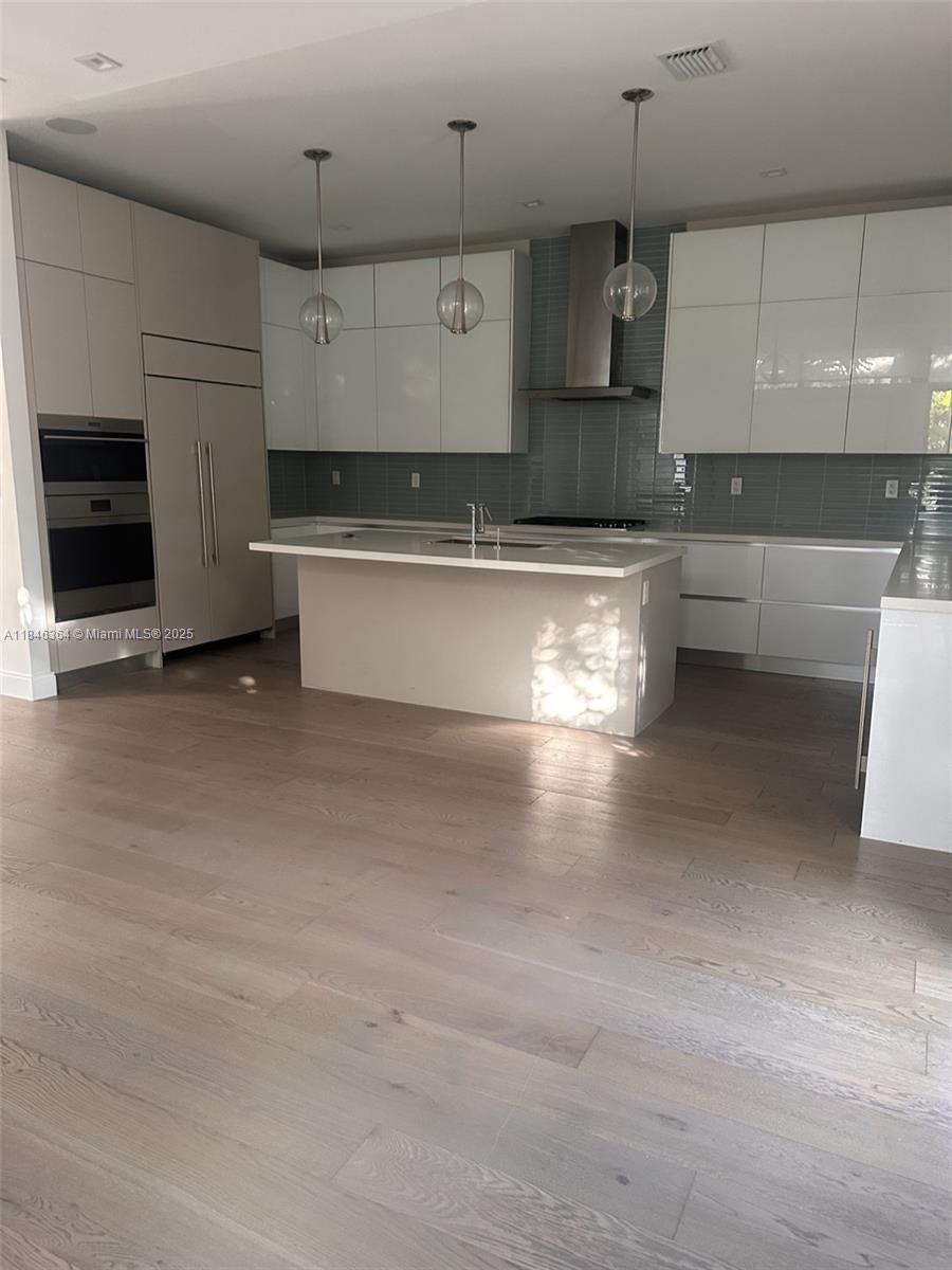 DOWNTOWN DORAL SOUTH PHASE - Residential Lease