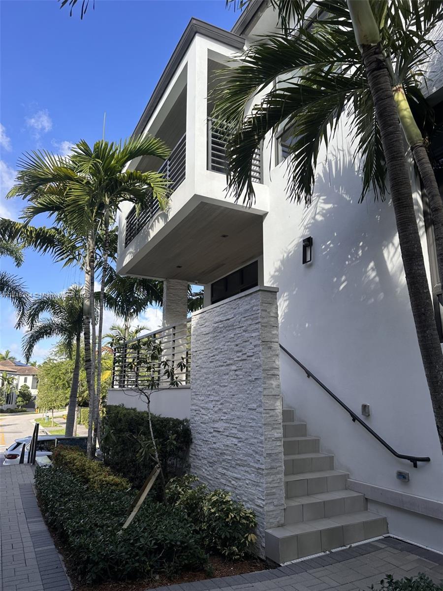 8231 NW 48th St