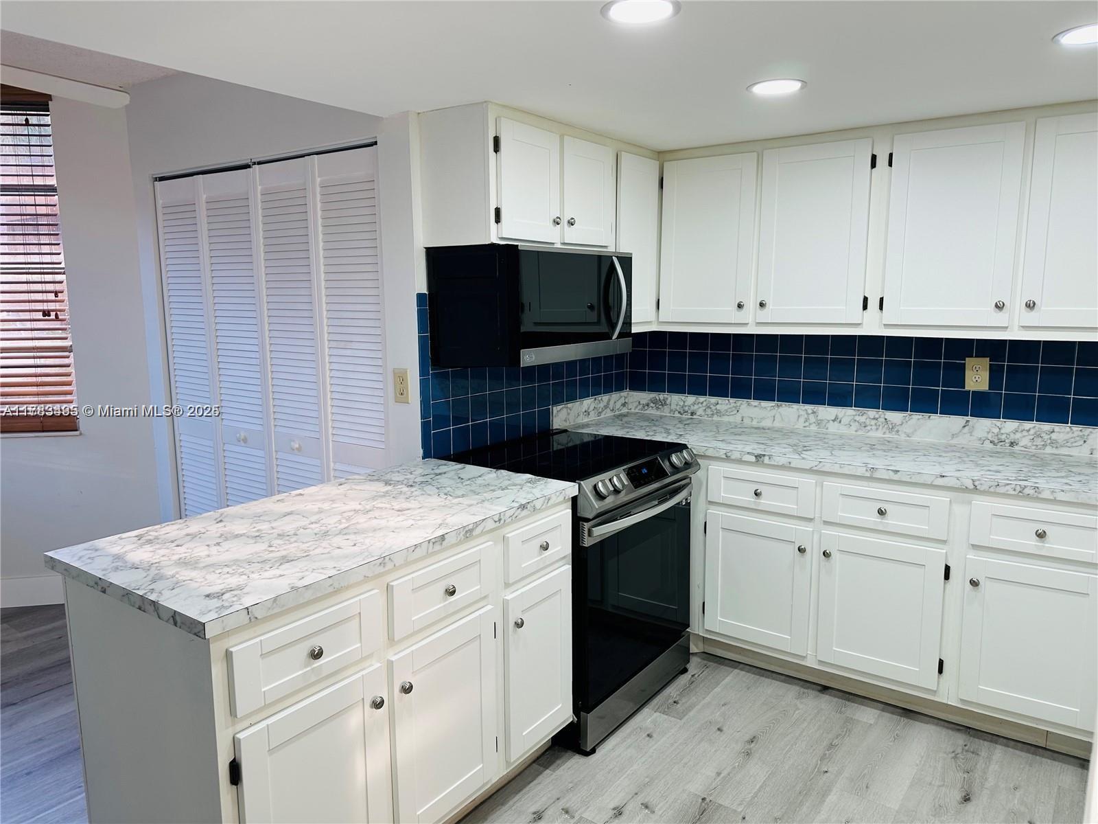 Property for Sale at 9501 Seagrape Dr 101, Davie, Broward County, Florida - Bedrooms: 3 
Bathrooms: 2  - $310,000