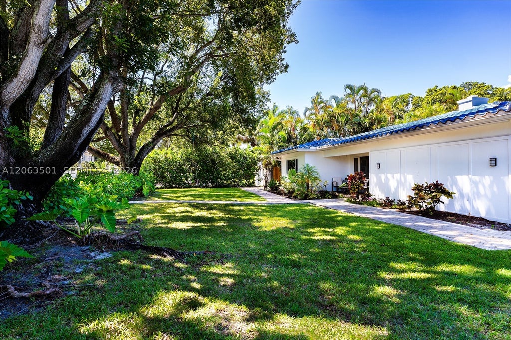 Photo of 1529 Bayview Dr, Fort Lauderdale, FL 33304 (MLS # A12063501)