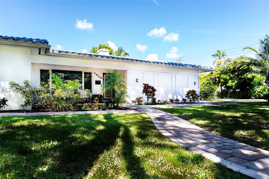 Photo of 1529 Bayview Dr, Fort Lauderdale, FL 33304 (MLS # A12063501)