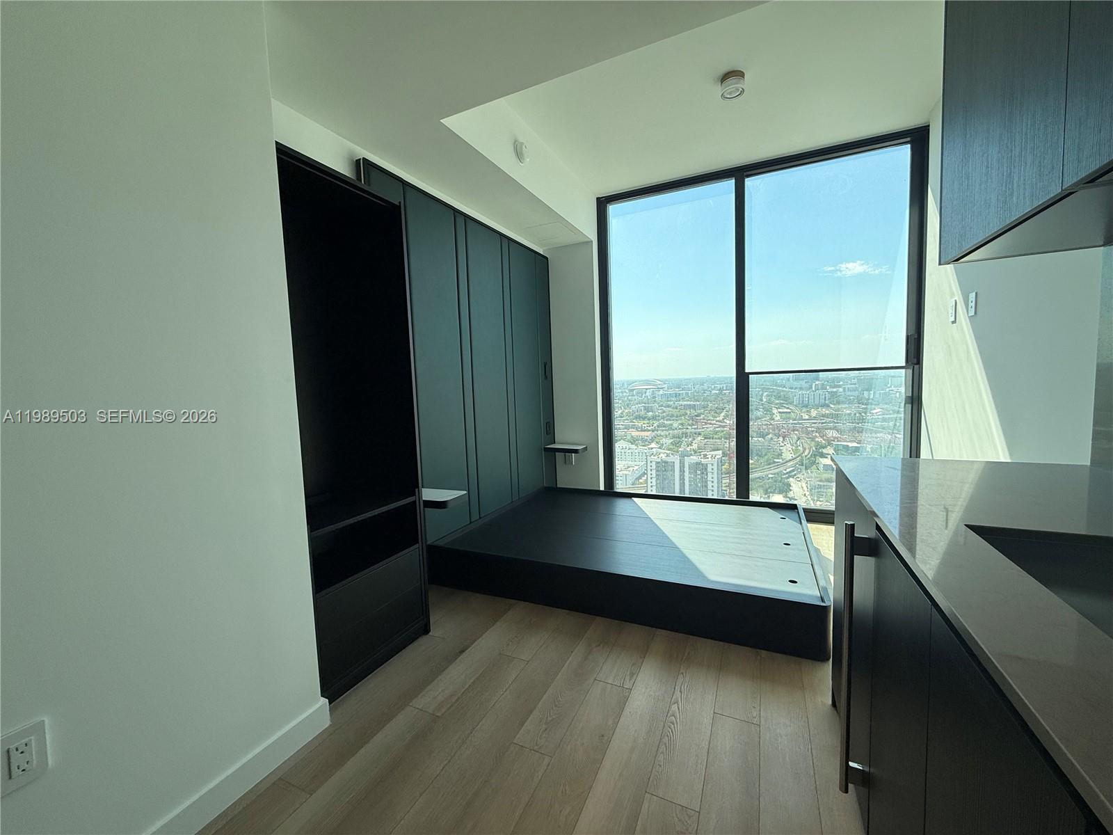 E11EVEN HOTEL - Residential