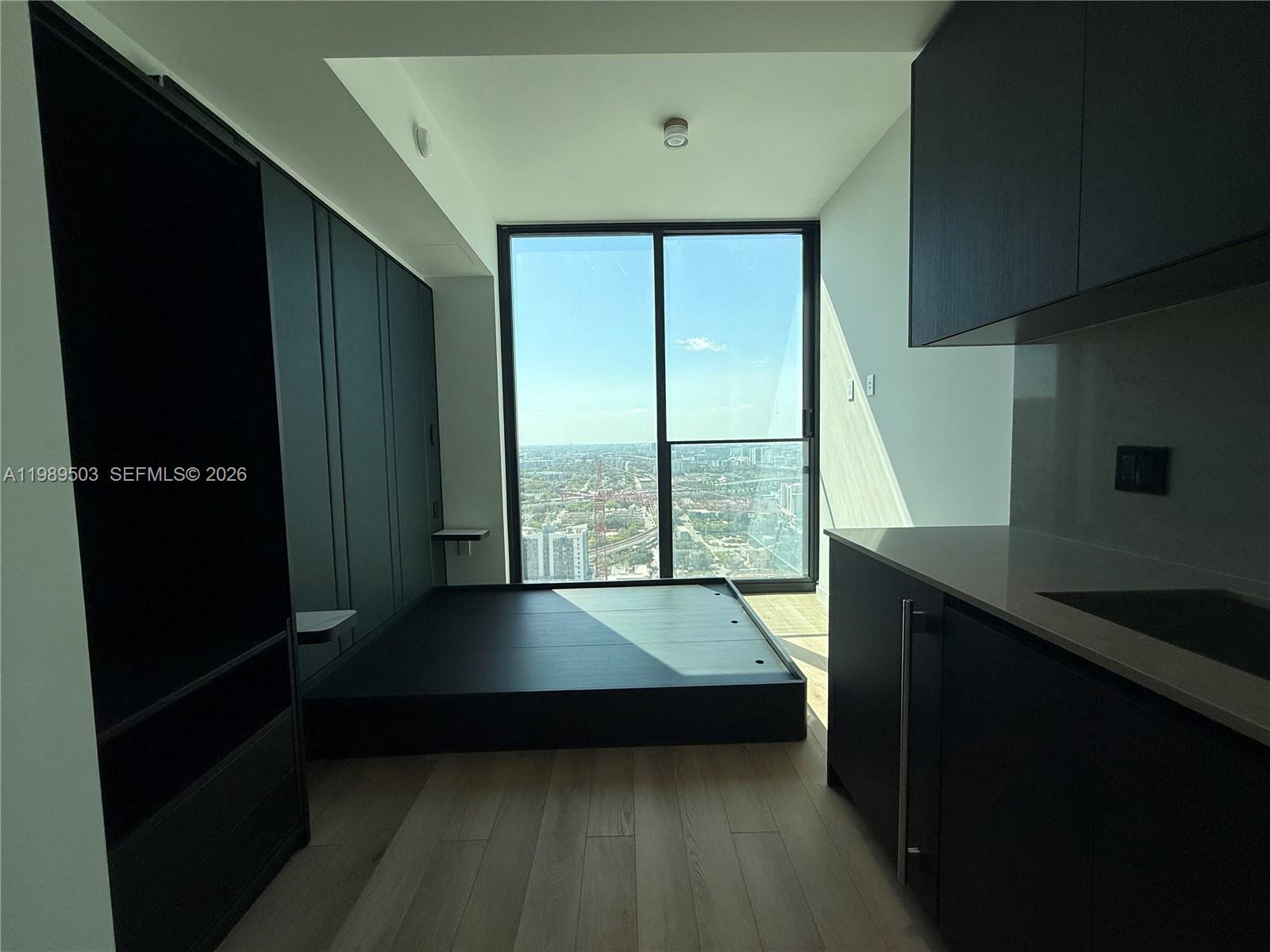 E11EVEN HOTEL - Residential