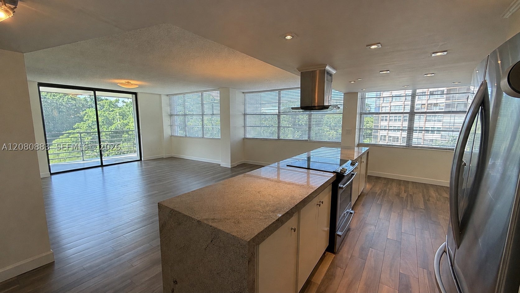 1200 Saint Charles Pl