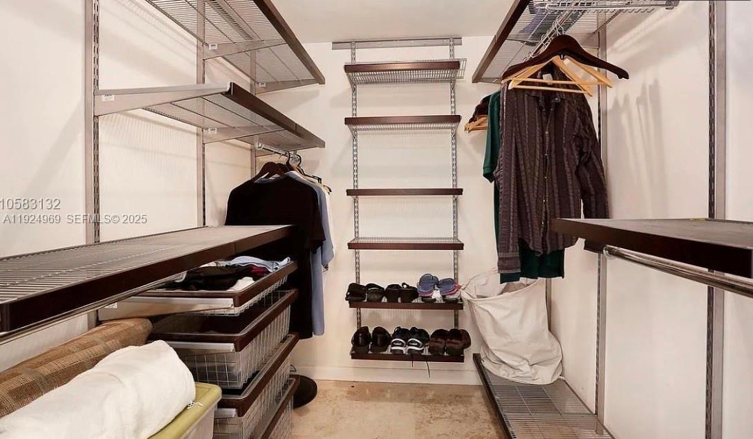 BREEZE CONDO - Residential Lease