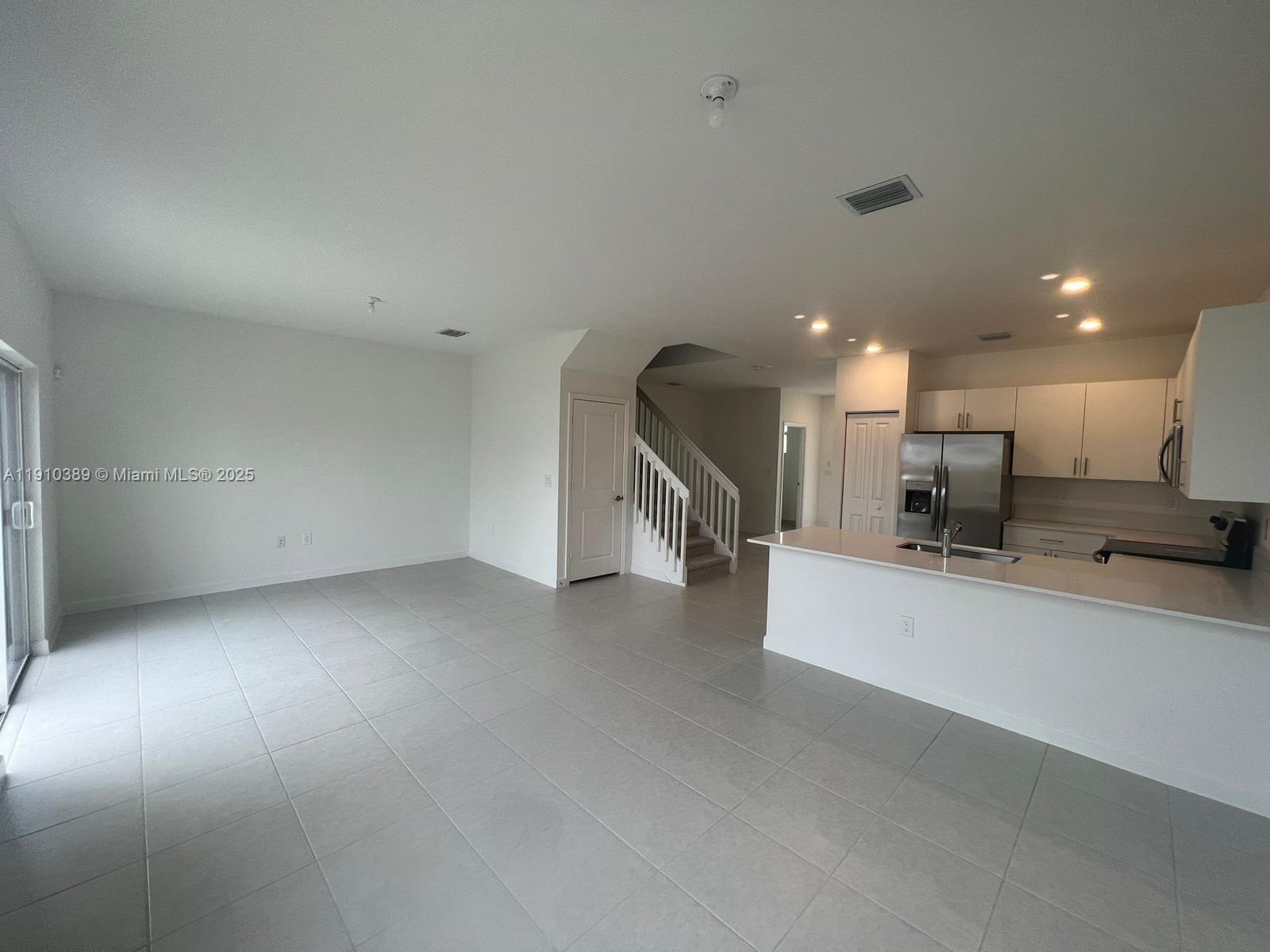 SUNSET TRAILS - Residential Lease