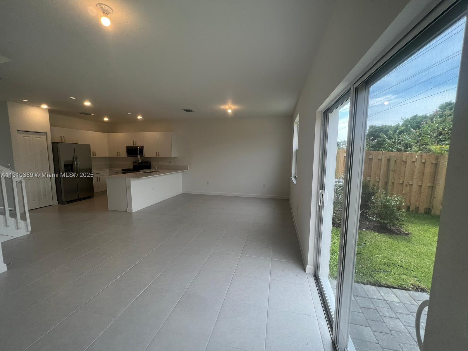 SUNSET TRAILS - Residential Lease