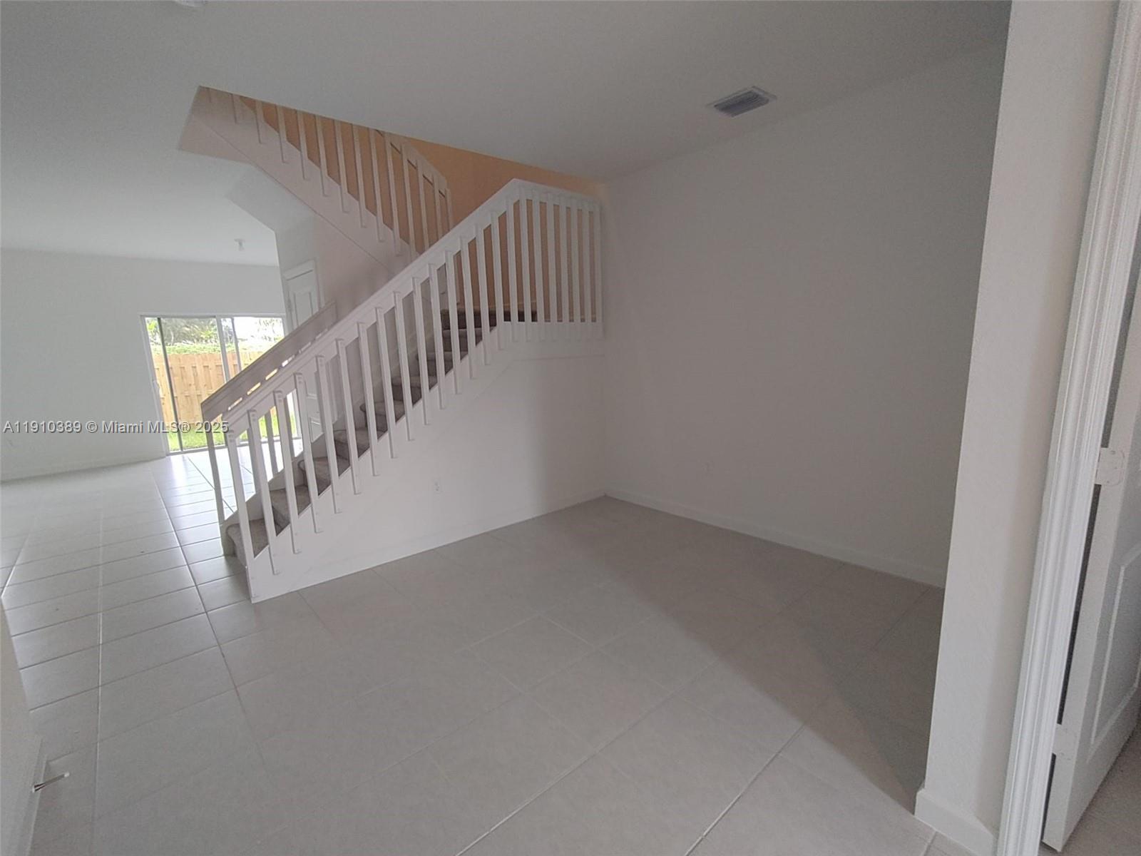 SUNSET TRAILS - Residential Lease