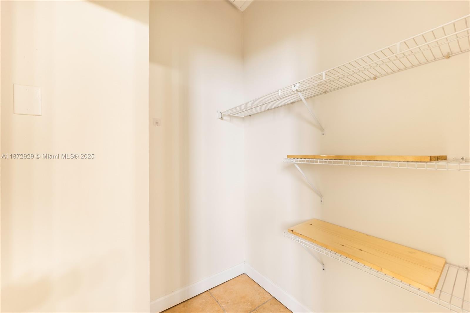 HOLLYWOOD BEACH PARK - Residential Lease