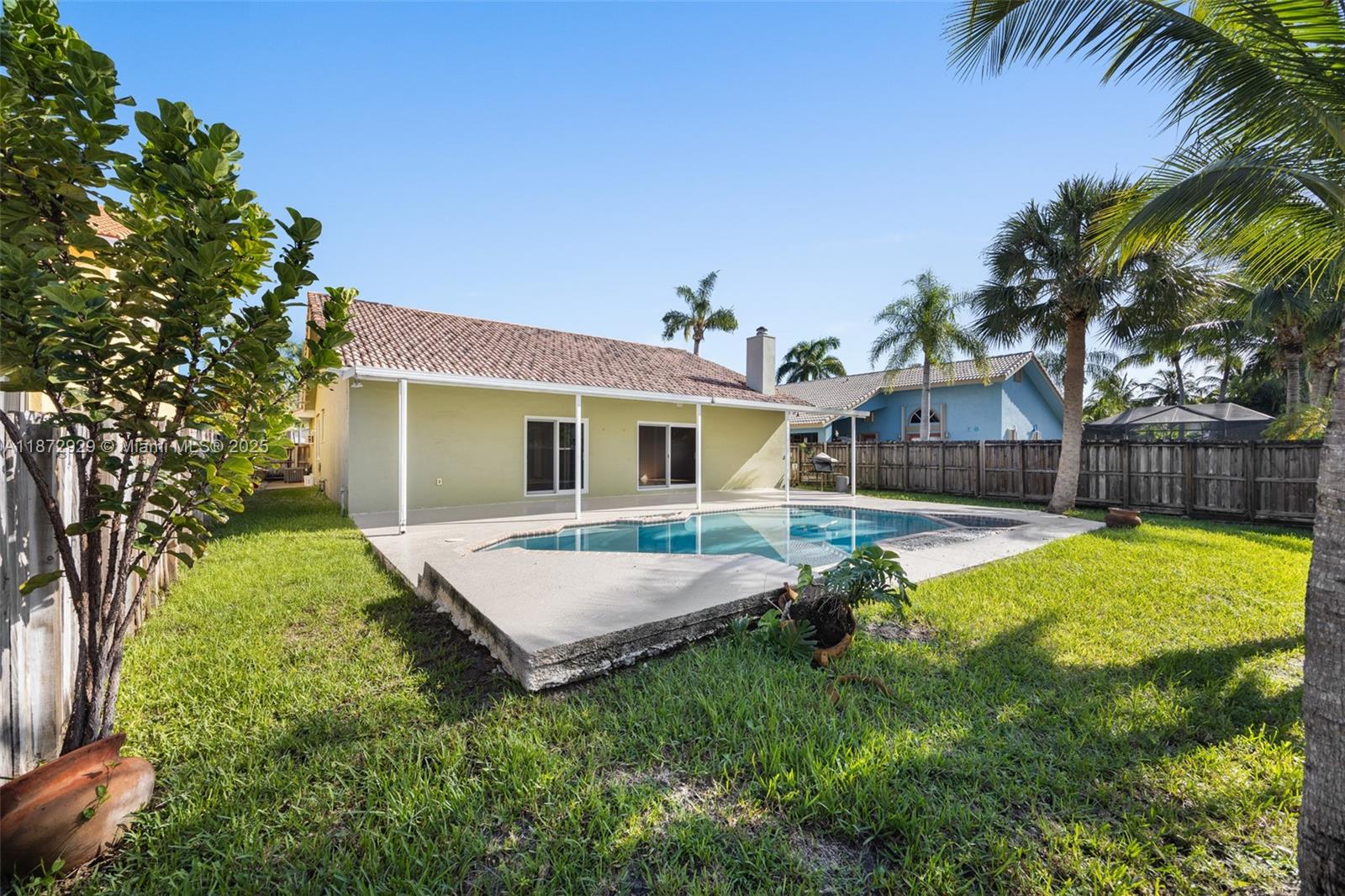HOLLYWOOD BEACH PARK - Residential Lease