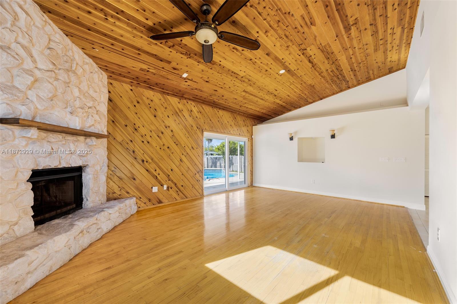 HOLLYWOOD BEACH PARK - Residential Lease