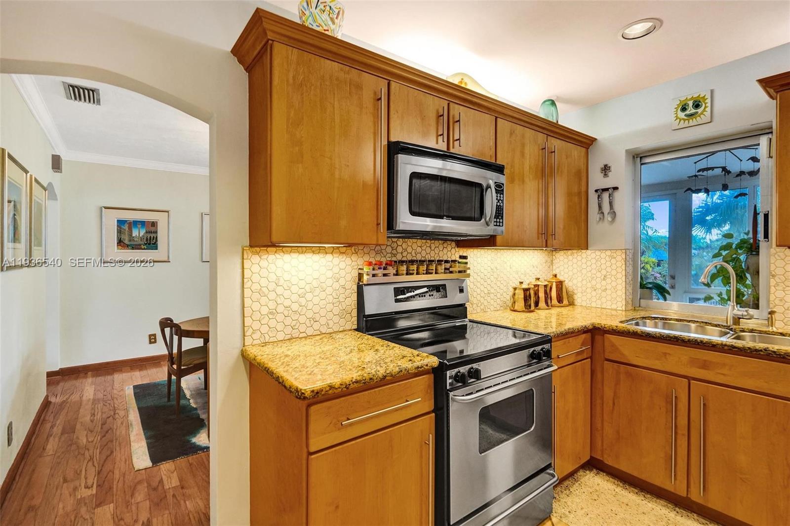 HOLLYWOOD LAKES SECTION - Residential