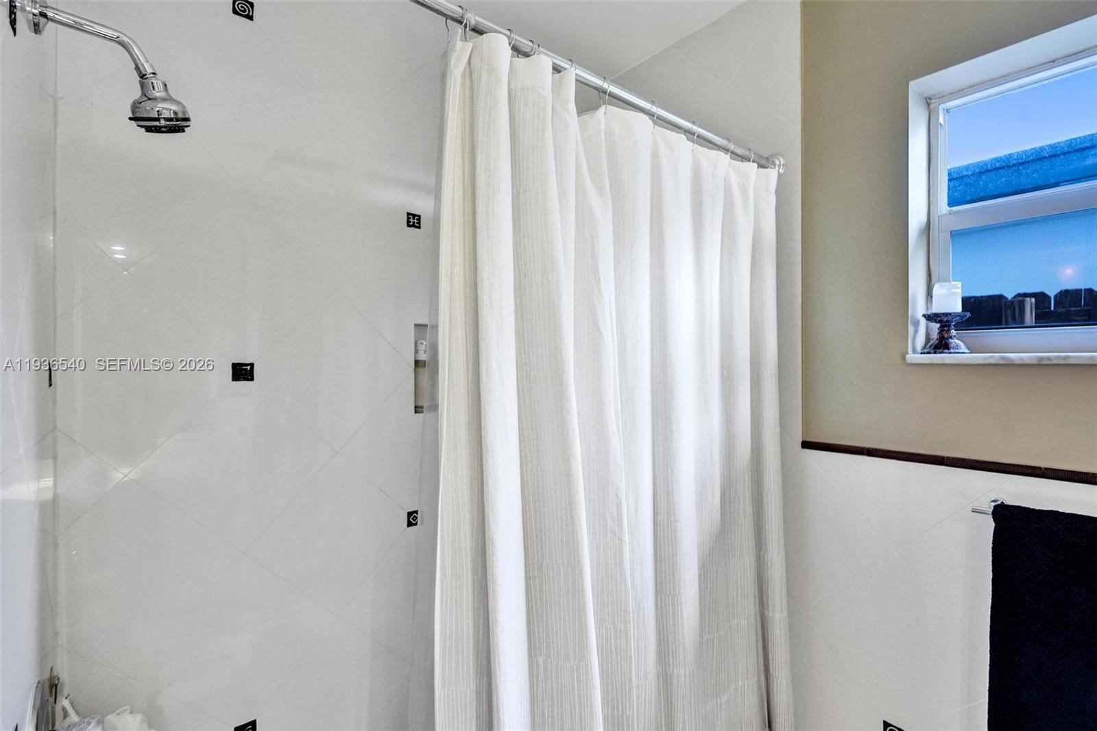 HOLLYWOOD LAKES SECTION - Residential