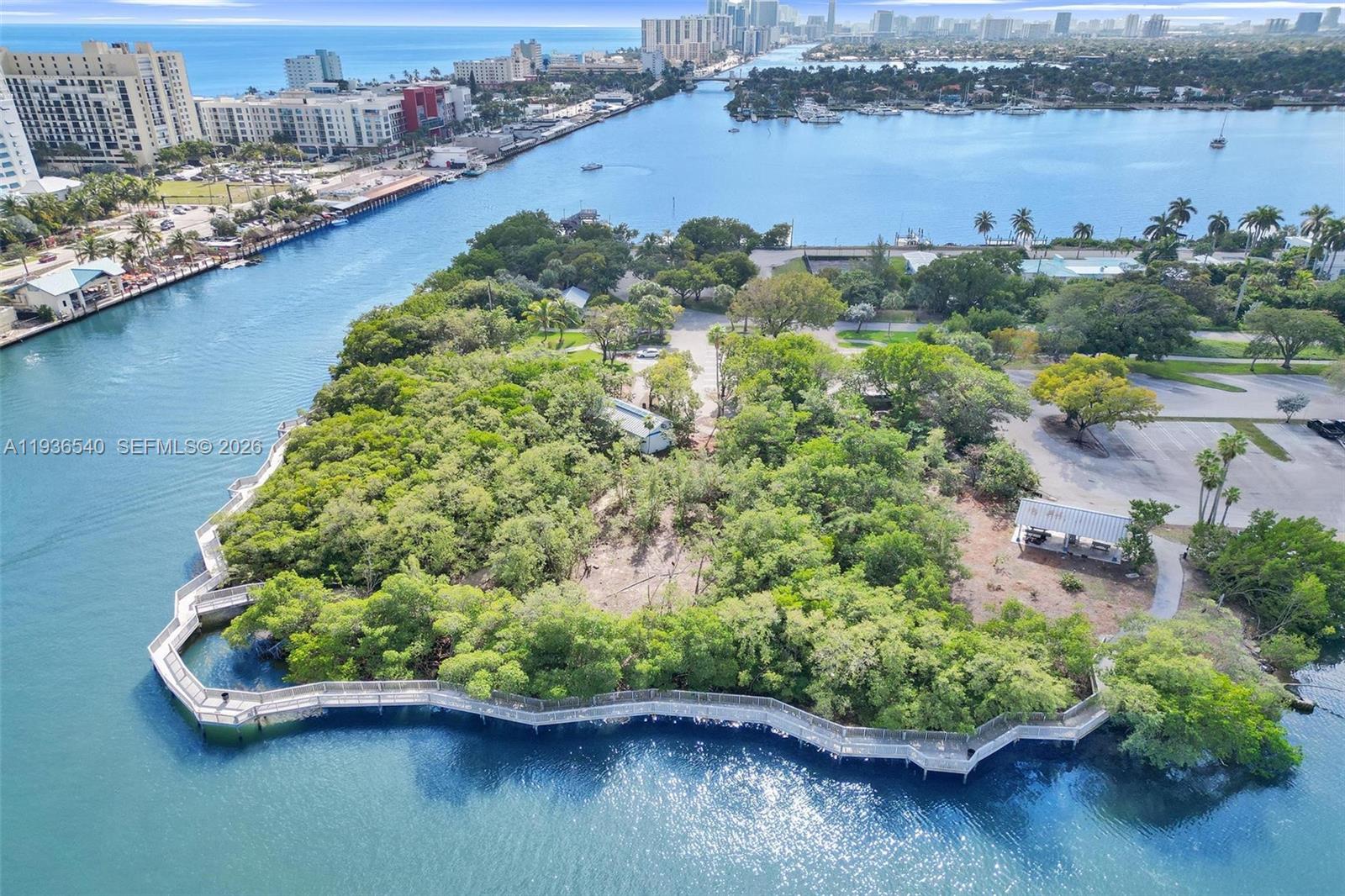 HOLLYWOOD LAKES SECTION - Residential