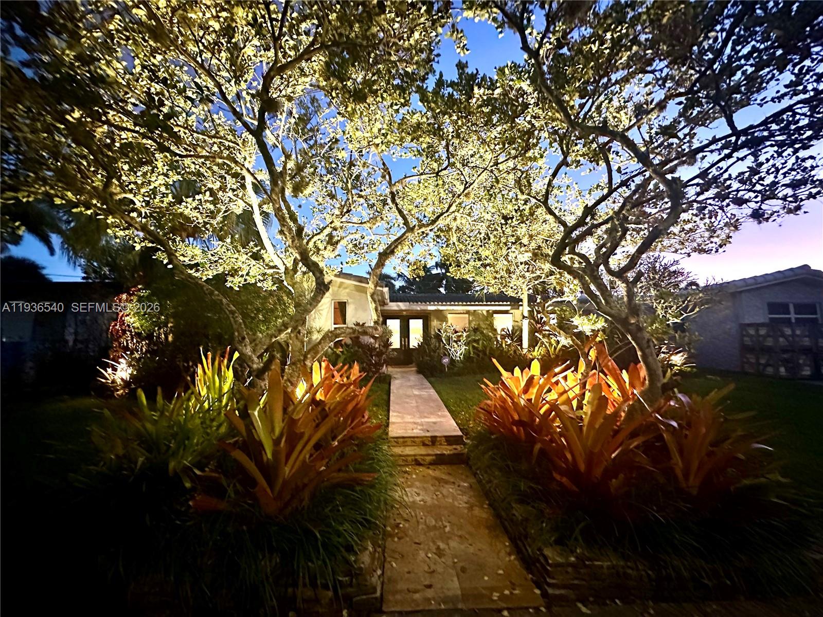 HOLLYWOOD LAKES SECTION - Residential