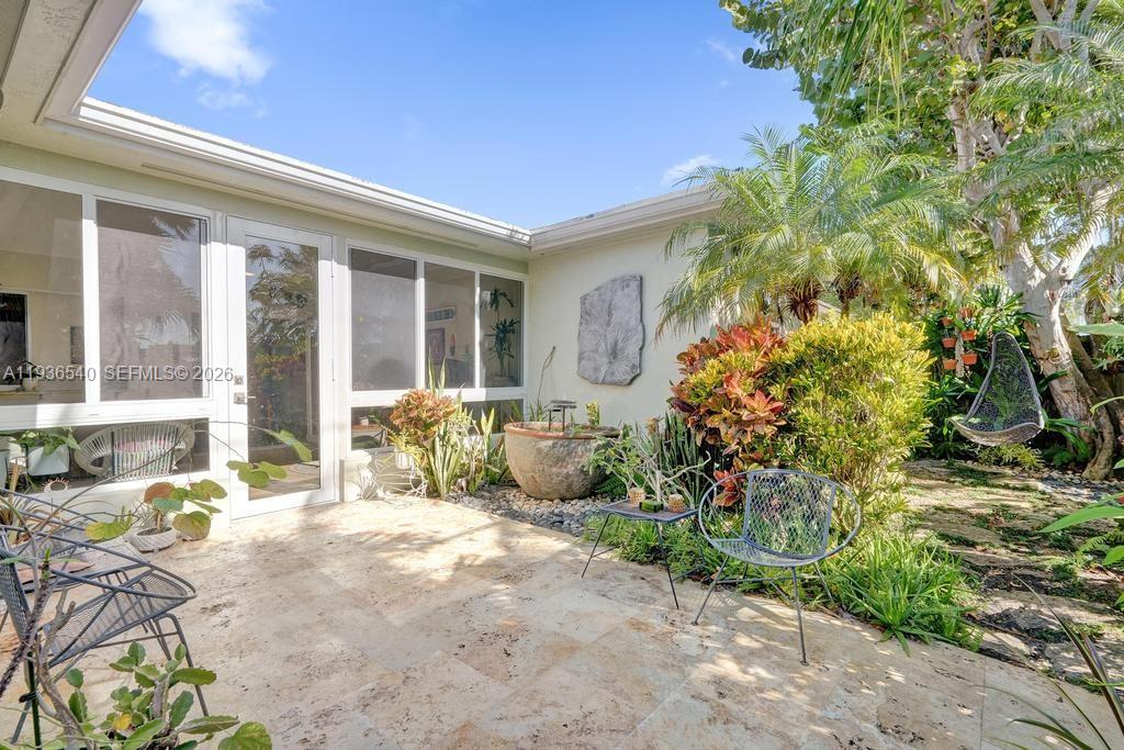 HOLLYWOOD LAKES SECTION - Residential