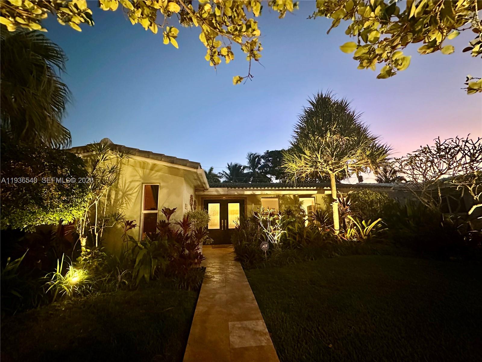 HOLLYWOOD LAKES SECTION - Residential