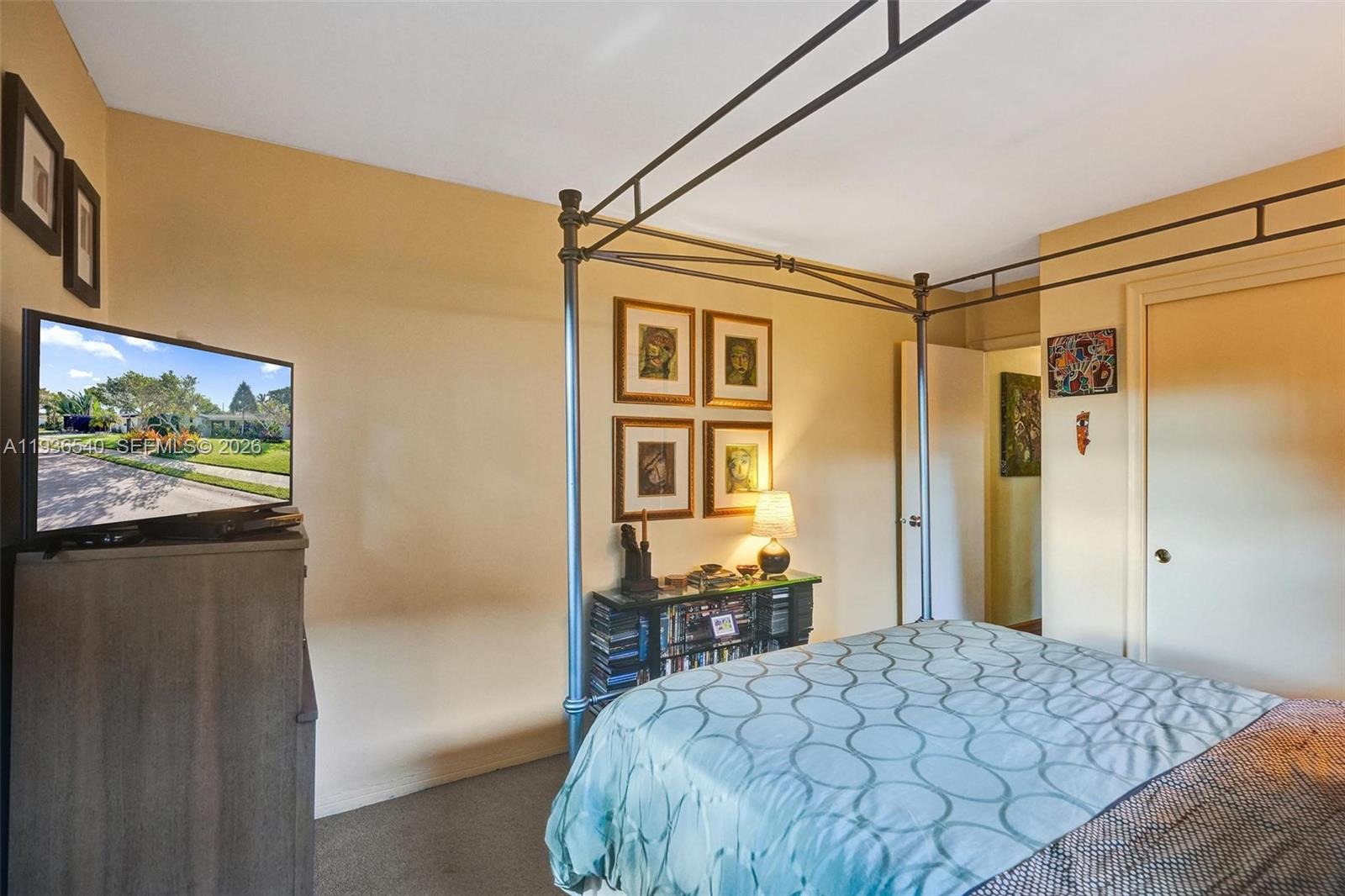 HOLLYWOOD LAKES SECTION - Residential