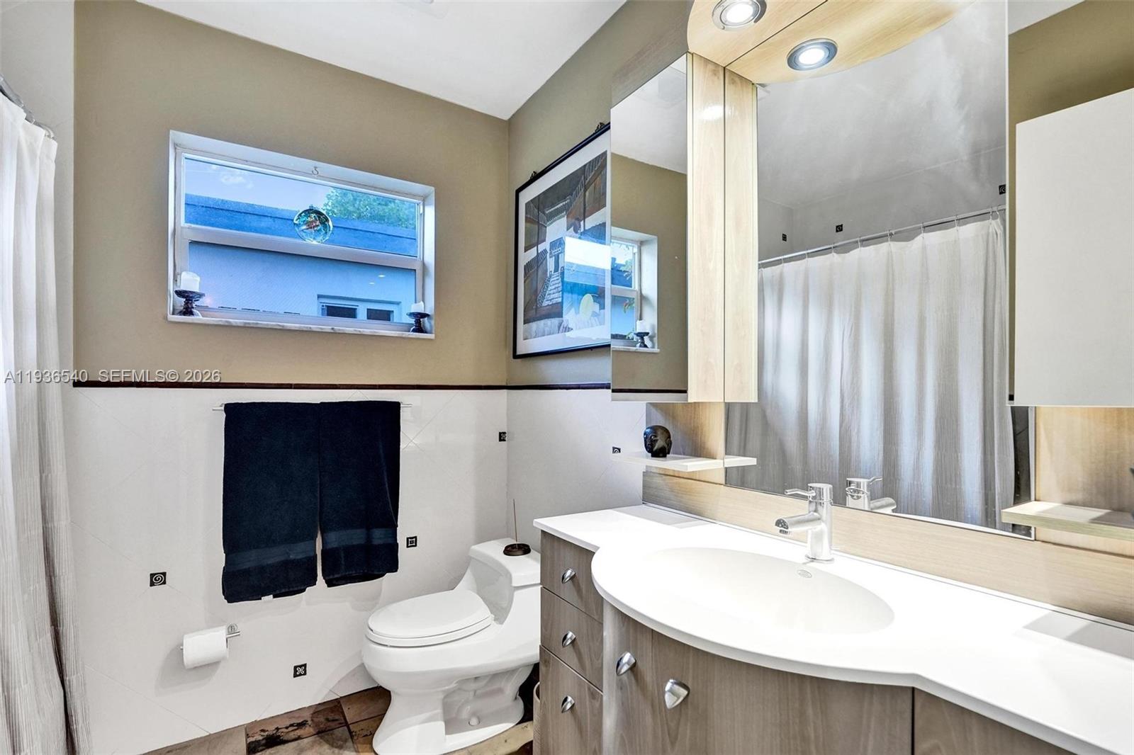 HOLLYWOOD LAKES SECTION - Residential