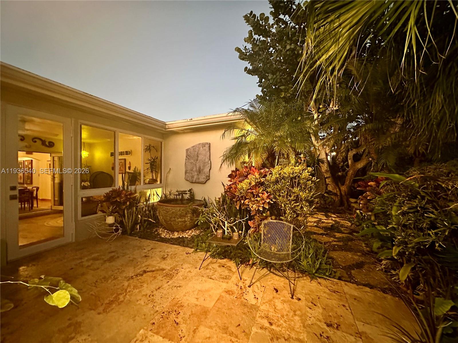 HOLLYWOOD LAKES SECTION - Residential