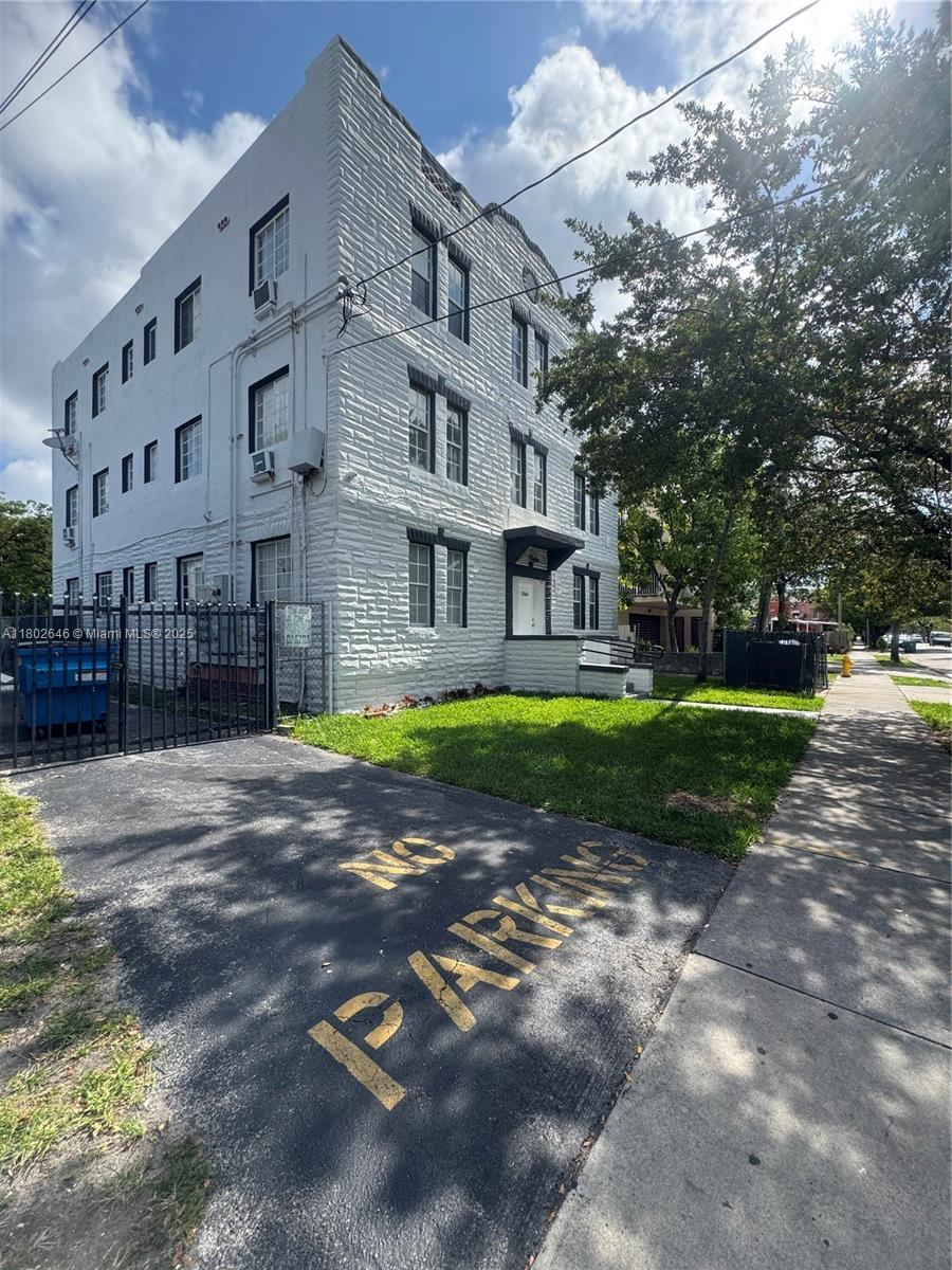 1563 SW 2nd St 05