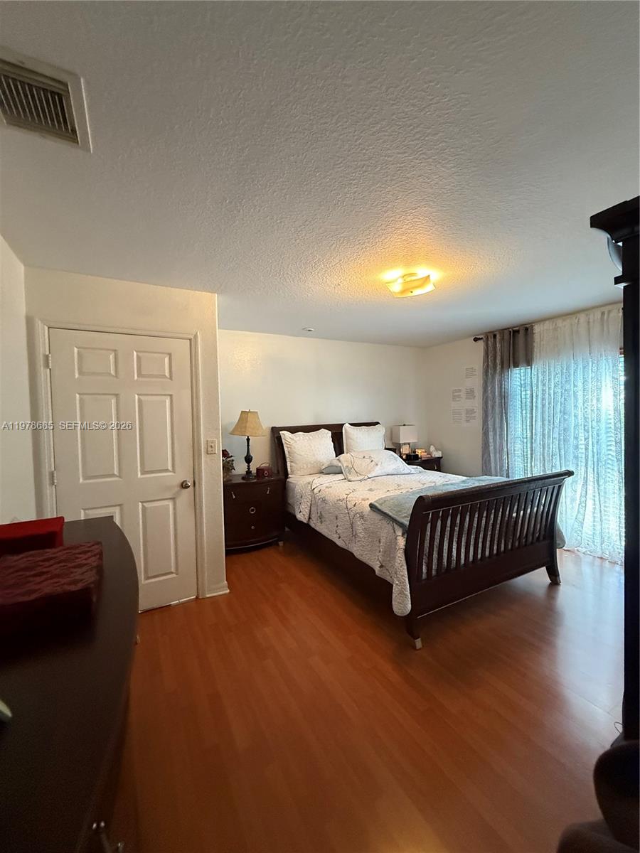 DORAL GRAND CONDO - Residential