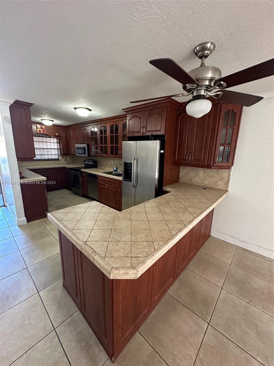 Nice 1/1 apartment for rent, available now! Great location, 1 assigned parking space. Easy to show! Won't last!