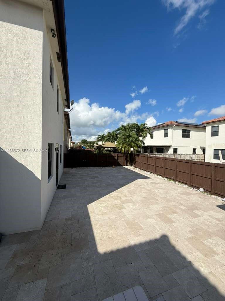 DORAL BREEZE - Residential