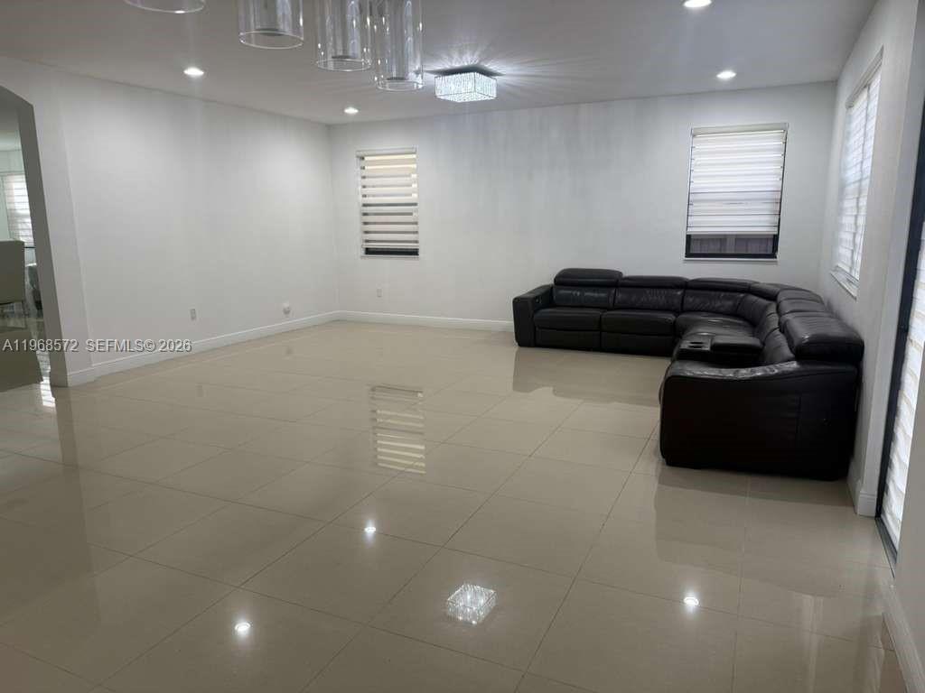 DORAL BREEZE - Residential