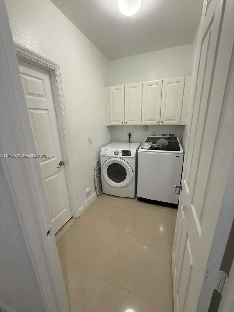 DORAL BREEZE - Residential