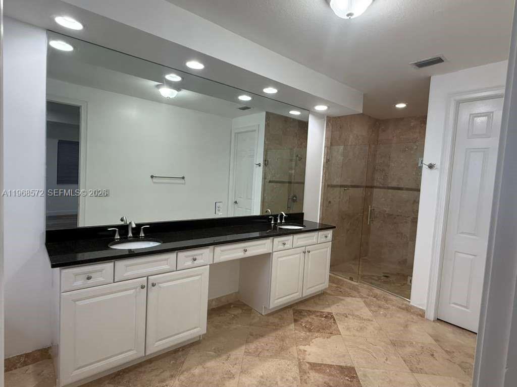 DORAL BREEZE - Residential