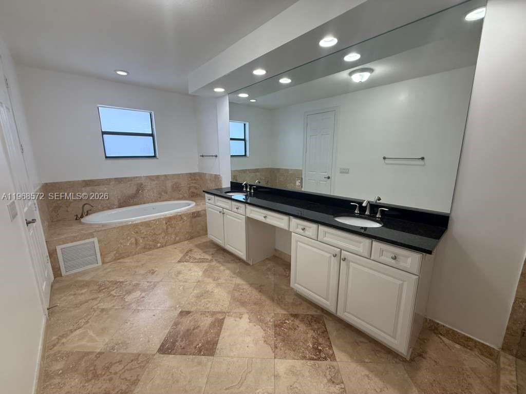 DORAL BREEZE - Residential