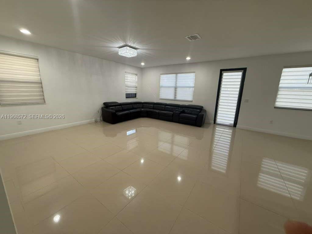 DORAL BREEZE - Residential