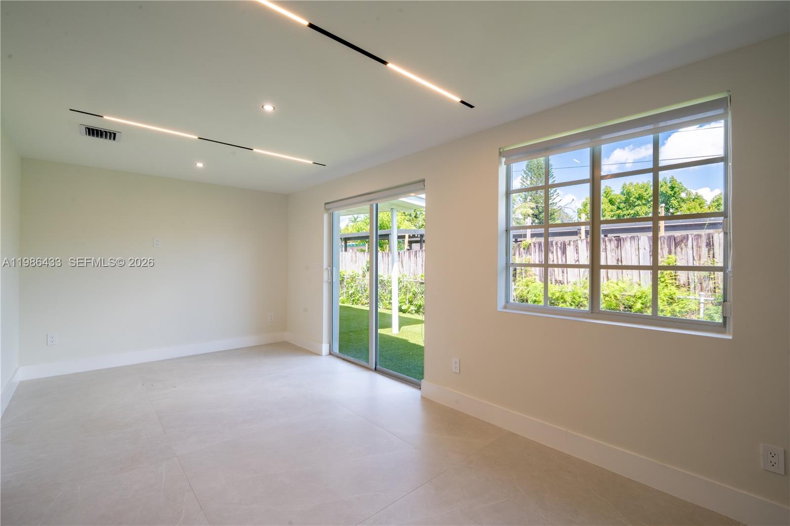 W MIAMI SHORES SEC B - Residential