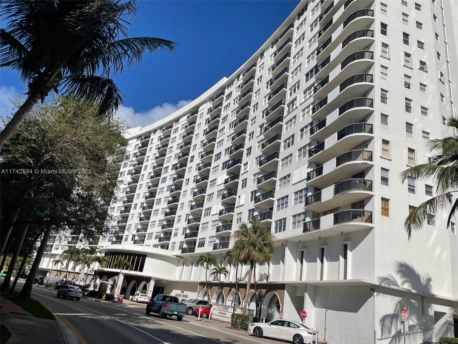 Property for Sale at 6039 W Collins Ave 533, Miami Beach, Miami-Dade County, Florida - Bedrooms: 2 
Bathrooms: 2  - $530,000