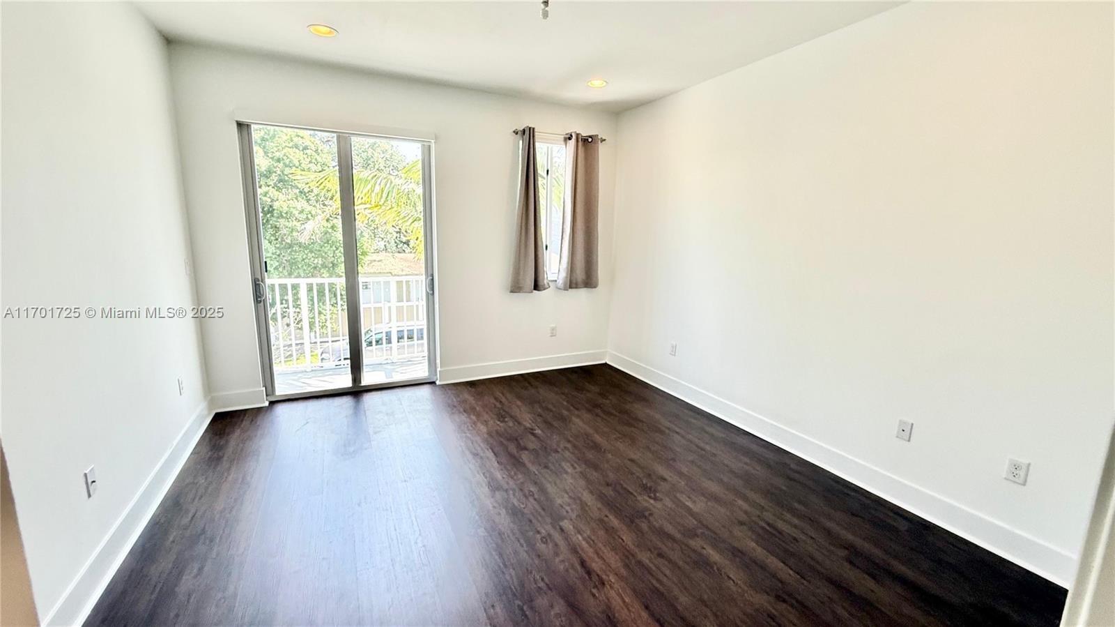 WEITZER AVENTURA PLACE CO - Residential