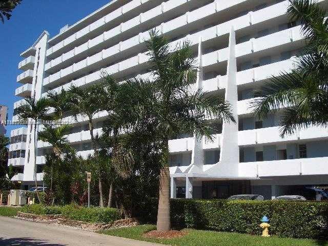 Rental Property at 3703 Ne 166th St 905, North Miami Beach, Miami-Dade County, Florida - Bedrooms: 1 
Bathrooms: 1  - $2,200 MO.