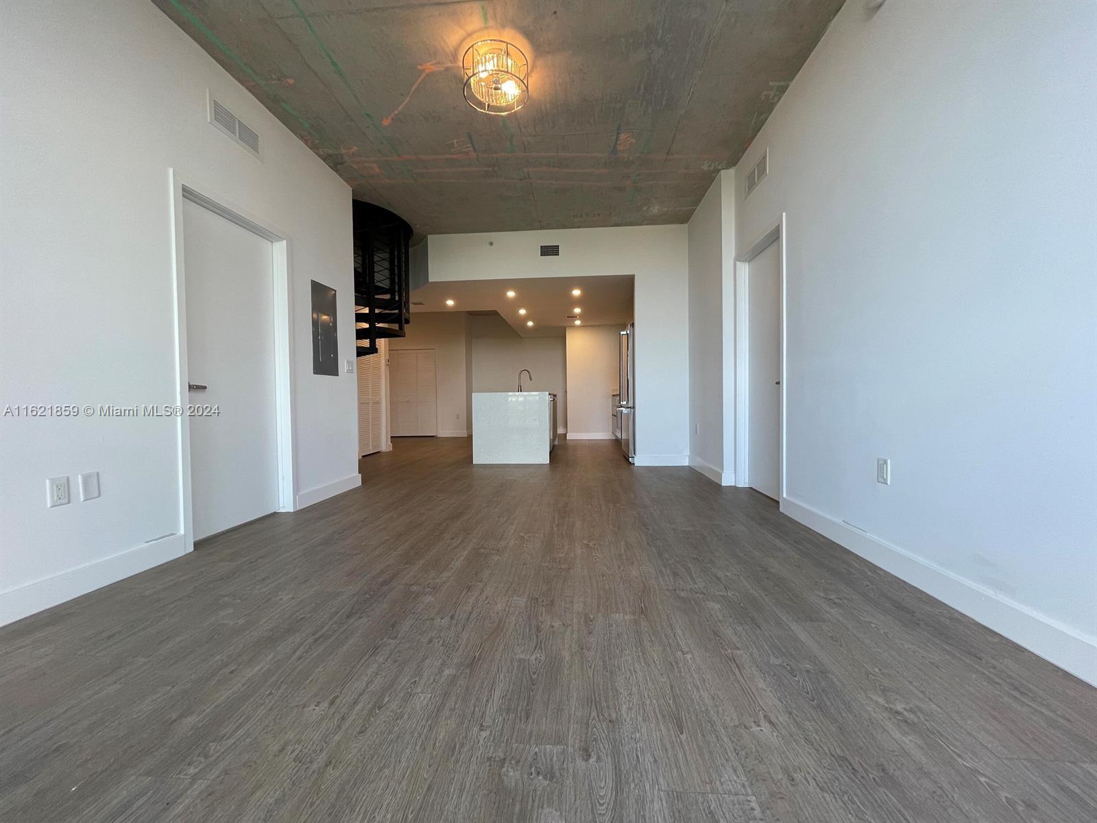 THE HIGHLANDS CONDO - Residential