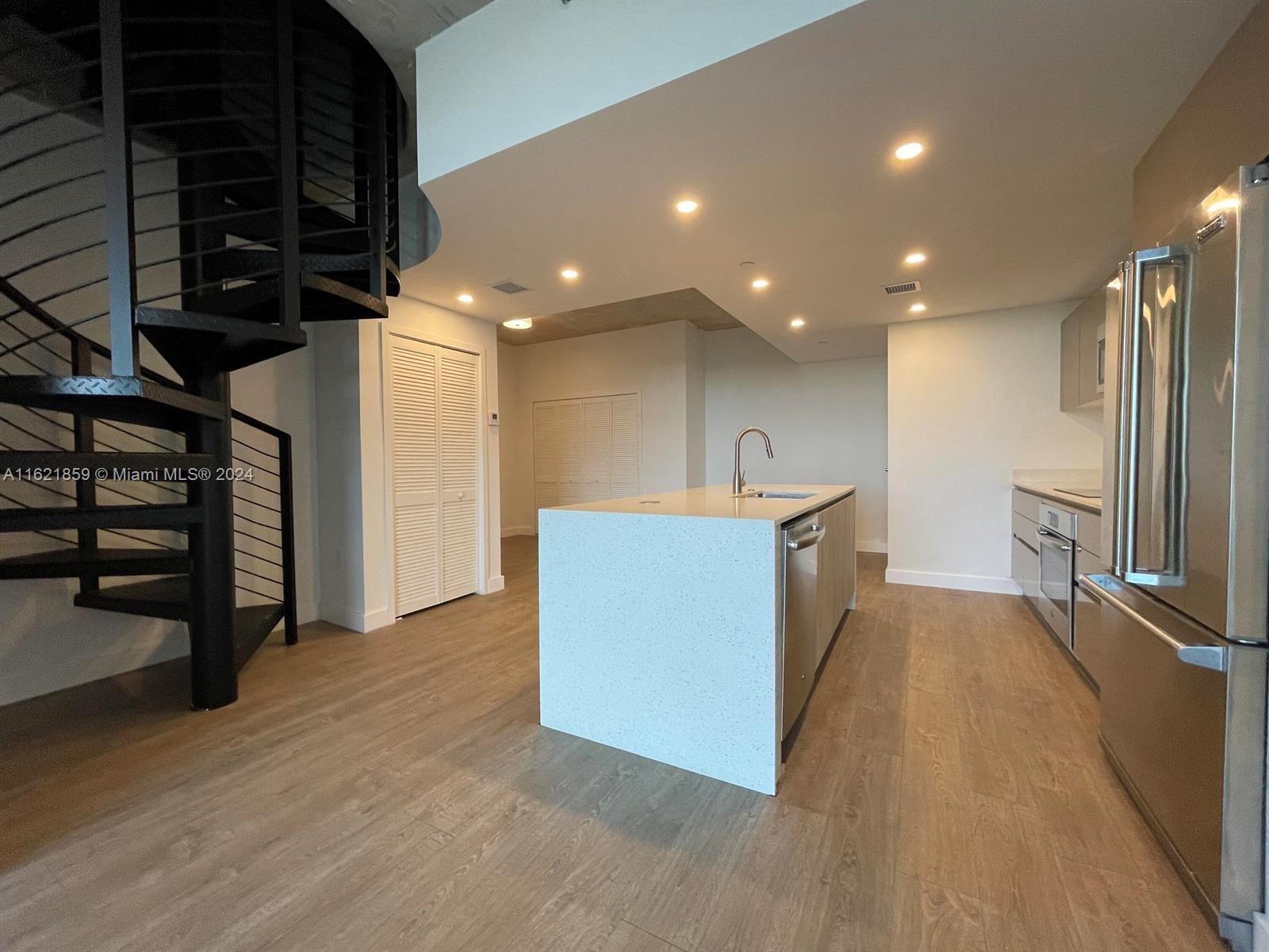 THE HIGHLANDS CONDO - Residential