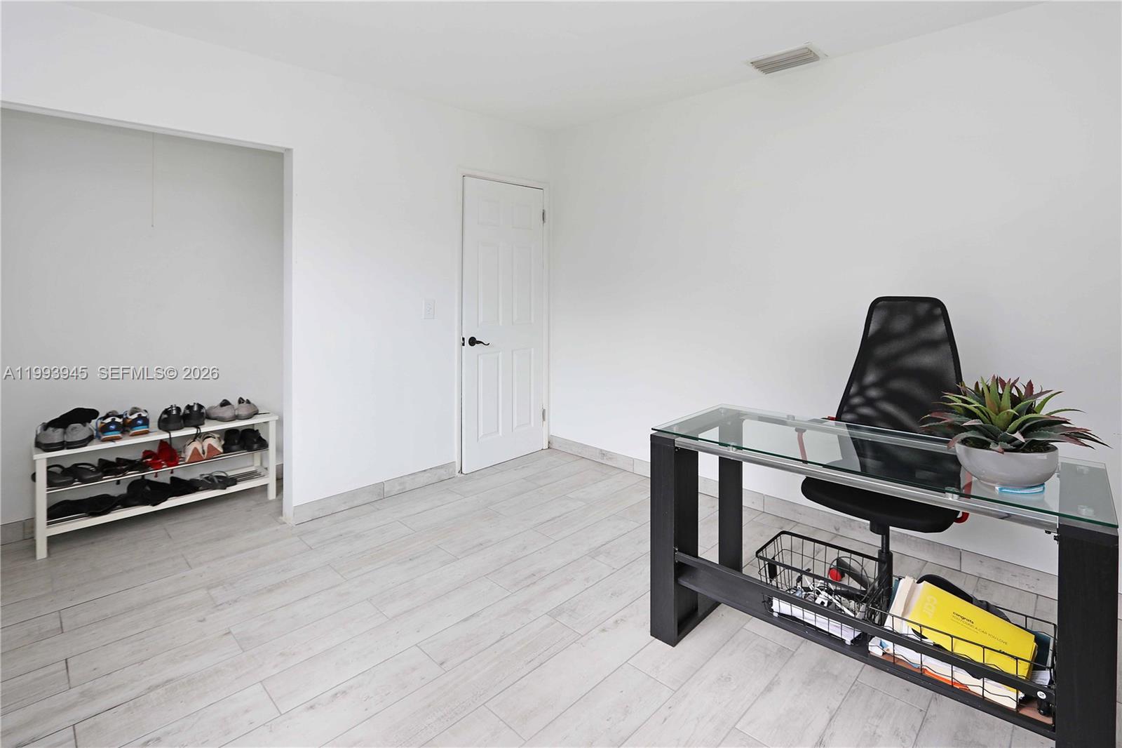 HOLLYWOOD COUNTRY CLUB ES - Residential Lease