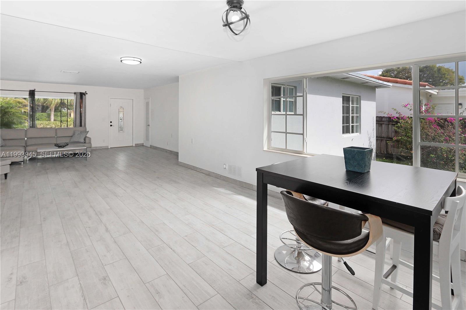 HOLLYWOOD COUNTRY CLUB ES - Residential Lease