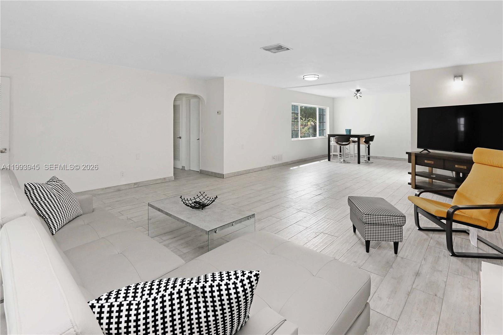 HOLLYWOOD COUNTRY CLUB ES - Residential Lease