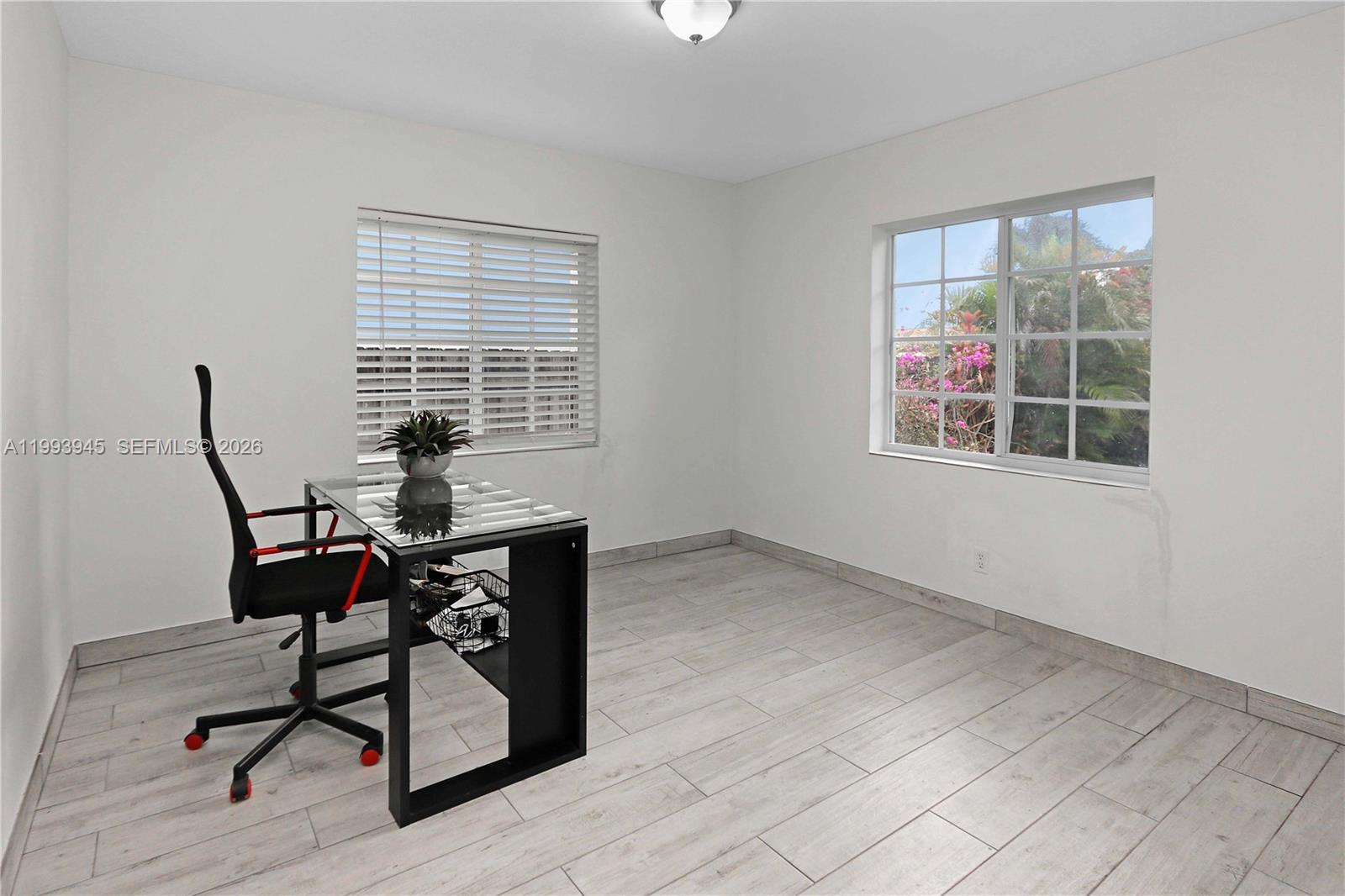 HOLLYWOOD COUNTRY CLUB ES - Residential Lease