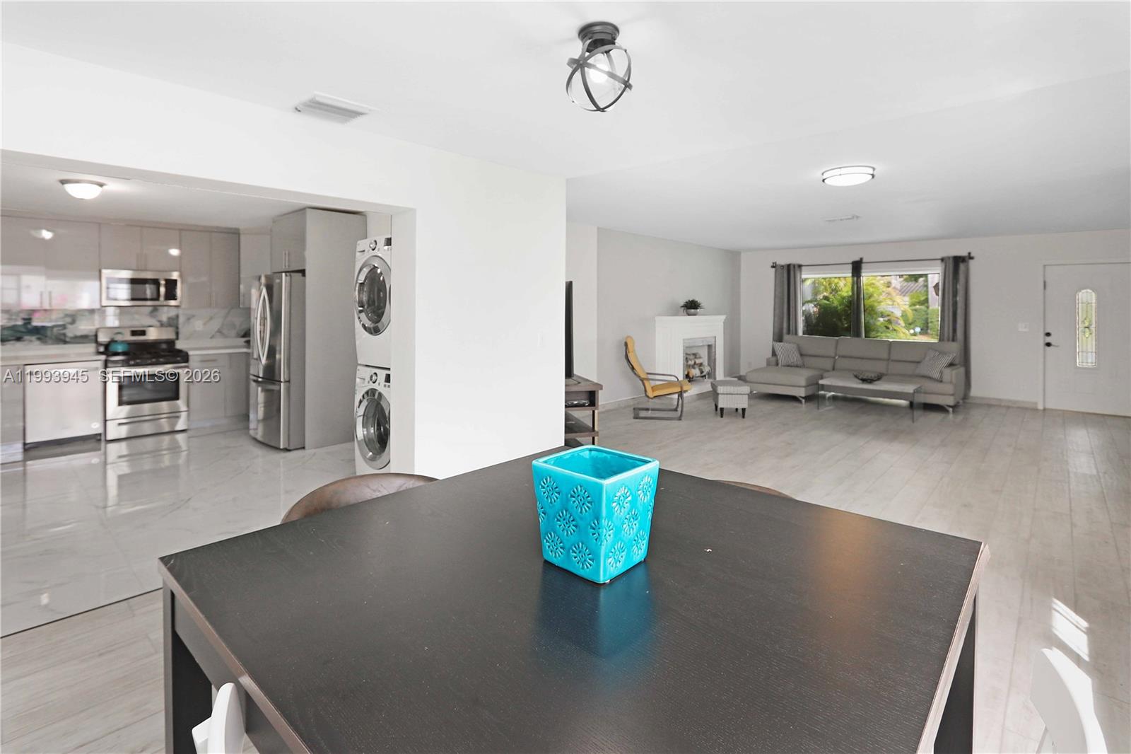 HOLLYWOOD COUNTRY CLUB ES - Residential Lease